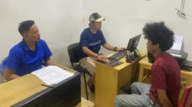 Polisi mengamankan pemuda berinisial IK yang diduga meneror dua warung menggunakan golok di Kecamatan Citeureup, Kabupaten Bogor. (Posnews/Polsek Citeureup)