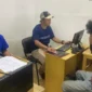 Polisi mengamankan pemuda berinisial IK yang diduga meneror dua warung menggunakan golok di Kecamatan Citeureup, Kabupaten Bogor. (Posnews/Polsek Citeureup)