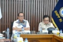 Sekretaris BNPP RI Makhruzi Rahman membahas percepatan pembangunan kawasan perbatasan Kepulauan Meranti, Riau. (Posnews/BNPP)