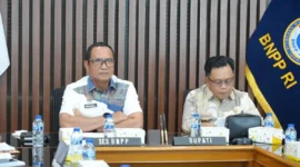Sekretaris BNPP RI Makhruzi Rahman membahas percepatan pembangunan kawasan perbatasan Kepulauan Meranti, Riau. (Posnews/BNPP)