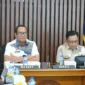 Sekretaris BNPP RI Makhruzi Rahman membahas percepatan pembangunan kawasan perbatasan Kepulauan Meranti, Riau. (Posnews/BNPP)