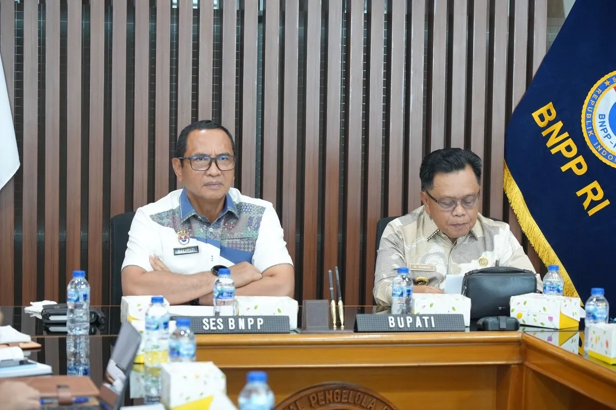 Sekretaris BNPP RI Makhruzi Rahman membahas percepatan pembangunan kawasan perbatasan Kepulauan Meranti, Riau. (Posnews/BNPP)