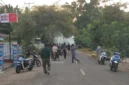 Aparat gabungan berjaga di lokasi bentrokan berdarah dua desa di Adonara, Flores Timur, NTT. (Posnews/Polres Flores Timur)