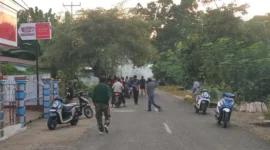 Aparat gabungan berjaga di lokasi bentrokan berdarah dua desa di Adonara, Flores Timur, NTT. (Posnews/Polres Flores Timur)