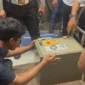 Penyidik Kortas Tipidkor Polri membuka brankas rahasia di rumah kawasan Sentul, Bogor, dan menyita 74 kilogram emas batangan serta uang senilai Rp476 miliar terkait penyidikan tiga kasus korupsi. (Posnews/Bareskrim Polri)