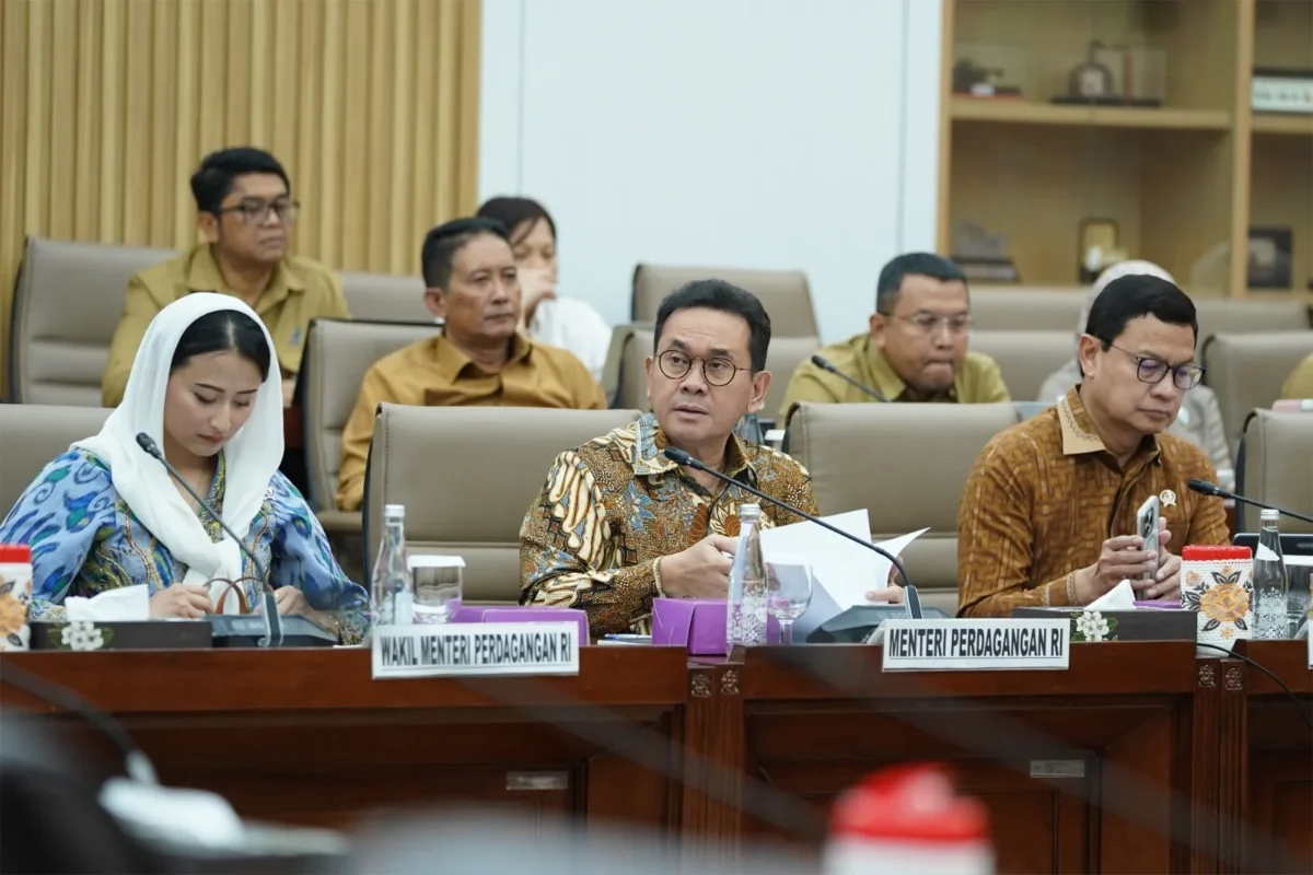 Menteri Perdagangan Budi Santoso menghadiri rapat kerja bersama Komisi VI DPR RI membahas pengesahan empat perjanjian perdagangan internasional. (Posnews/Kemendag)
