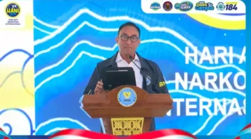 Kepala BNN Komjen Suyudi Ario Seto menjelaskan program GDAD yang mengubah petani ganja menjadi petani kopi di wilayah rawan narkoba. (Posnews/Humas BNN)