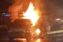 Daihatsu Grand Max yang diduga mengangkut BBM terbakar hebat di Jalan Soekarno-Hatta, Tanjung Senang, Bandar Lampung. (Posnews/Ist)
