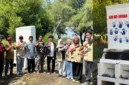 Mahasiswa KKN 65 Universitas Singaperbangsa Karawang membangun insinerator ramah lingkungan di kawasan Pantai Pulau Putri Cikeong, Desa Segarjaya, untuk mengurangi sampah dan menjaga kelestarian wisata pesisir. (Posnews/KKN UNSIKA)
