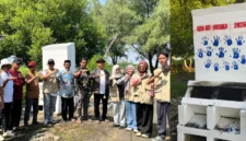 Mahasiswa KKN 65 Universitas Singaperbangsa Karawang membangun insinerator ramah lingkungan di kawasan Pantai Pulau Putri Cikeong, Desa Segarjaya, untuk mengurangi sampah dan menjaga kelestarian wisata pesisir. (Posnews/KKN UNSIKA)
