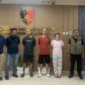 Penyidik Bareskrim Polri menyerahkan tiga tersangka dan barang bukti uang tunai Rp2,8 miliar dalam kasus narkoba White Rabbit ke Kejaksaan Negeri Jakarta Selatan. (Posnews/Bareskrim Polri)