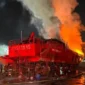 Kapal KN SAR Ramawijaya 240 milik Basarnas terbakar saat menjalani perawatan di Muara Baru, Jakarta Utara. (Posnews/Basarnas)