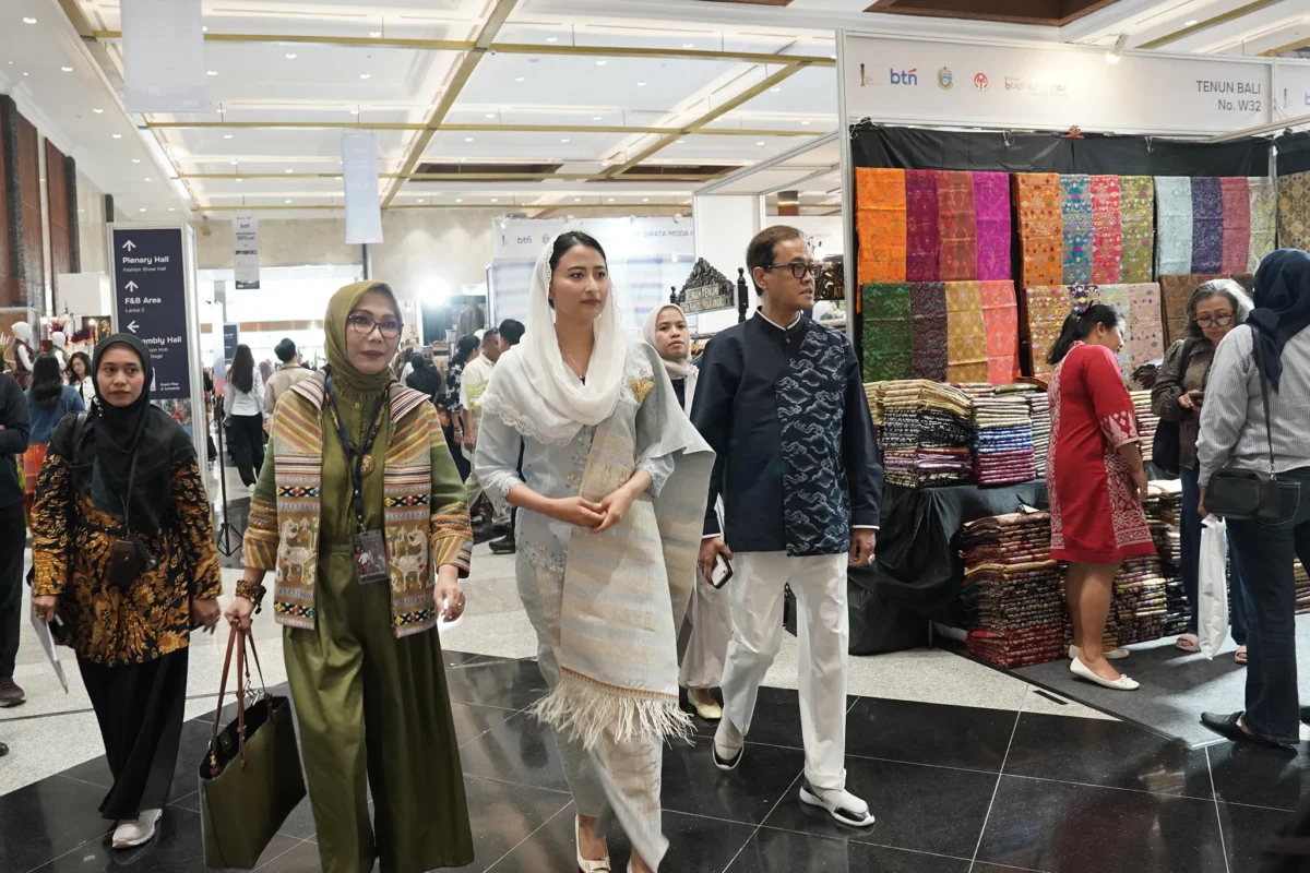 Wakil Menteri Perdagangan Dyah Roro Esti membuka BTN Indonesia Fashion Week 2026 di Jakarta International Convention Center. (Posnews/Kemendag)