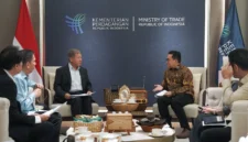 Menteri Perdagangan Budi Santoso bertemu delegasi Seiko Epson Corporation dan PT Indonesia Epson Industry di Kantor Kemendag untuk membahas peningkatan ekspor produk manufaktur Indonesia. (Posnews/Kemendag)