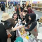 Pelaku UMKM Indonesia mempromosikan produk pangan olahan dan kopi specialty pada Korea Import Expo 2026 di Seoul, Korea Selatan. (Posnews/Kemendag)