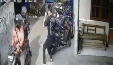 Dua terduga pelaku curanmor di Tapos Depok kabur setelah kepergok membobol motor dan diduga menodongkan senjata api kepada warga. (Posnews/Ist)