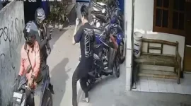 Dua terduga pelaku curanmor di Tapos Depok kabur setelah kepergok membobol motor dan diduga menodongkan senjata api kepada warga. (Posnews/Ist)