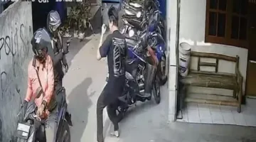 Dua terduga pelaku curanmor di Tapos Depok kabur setelah kepergok membobol motor dan diduga menodongkan senjata api kepada warga. (Posnews/Ist)