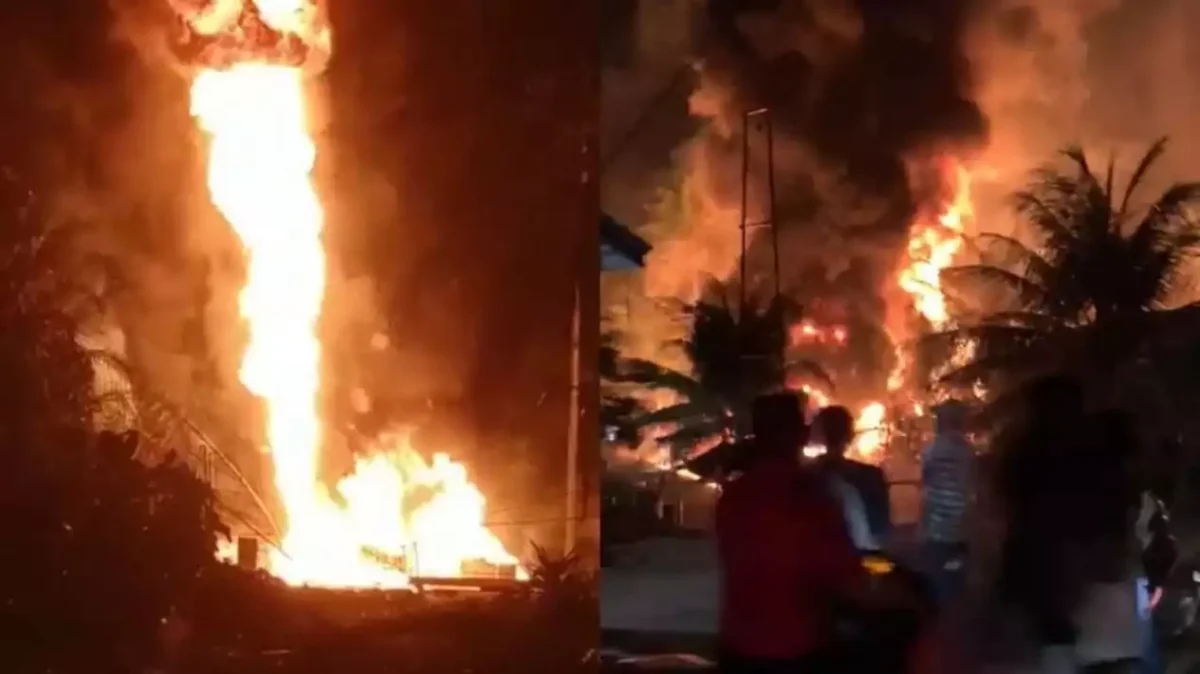 Petugas pemadam kebakaran berupaya memadamkan kobaran api akibat ledakan sumur minyak tradisional di Gampong Lhok Lemak, Kabupaten Aceh Timur, Minggu (5/7/2026). (Posnews/Tangkapan layar video)