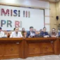 Ketua Komisi III DPR bersama pimpinan Polri dan Kejaksaan Agung saat mengumumkan pembentukan Panja pengawasan kasus dugaan korupsi batu bara, ASABRI, dan Krakatau Steel di Jakarta. (Posnews/DPR RI)