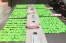 Petugas Dittipidnarkoba Bareskrim Polri menunjukkan barang bukti sabu, ketamin, MDMA, dan cartridge etomidate usai membongkar jaringan narkoba yang diduga dikendalikan narapidana dari Lapas Bengkalis. (Posnews/Bareskrim Polri)
