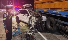 CR-V Ringsek Hantam Truk di Tol Pandaan-Malang, 5 Orang Meninggal