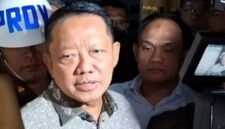 Mantan Jampidsus Febrie Adriansyah menghadapi sidang perdana di Pengadilan Tipikor Jakarta Pusat.
(Posnews/Ist)