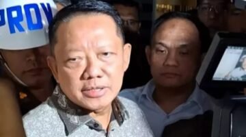 Mantan Jampidsus Febrie Adriansyah menghadapi sidang perdana di Pengadilan Tipikor Jakarta Pusat.
(Posnews/Ist)