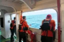 Tim SAR gabungan mencari 25 korban KM Nurul Salsa yang masih hilang di perairan barat Pulau Polassi, Selayar. (Posnews/Basarnas)
