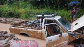 Material longsor menutup akses jalan dan mengisolasi 1.507 warga di Kecamatan Krayan Selatan, Kabupaten Nunukan. (Posnews/BNPB