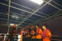 Tim SAR mengevakuasi dua korban selamat KM Nurul Salsa yang ditemukan terdampar di Pulau Balaloho, Kepulauan Selayar. (Posnews/Basarnas)