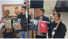 Polisi menetapkan lima warga sebagai tersangka pengeroyokan terduga pencuri ayam hingga tewas di Tabanan, Bali.
(Posnews/Polres Tabanan)