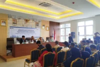 Penyaluran kompensasi ROW PLN kepada warga terdampak pembangunan SUTET 500 kV Priok–Muara Tawar di Semper Barat, Cilincing, Jakarta Utara. (Posnews/MR)