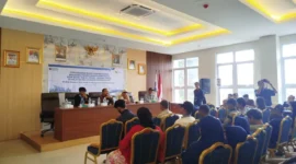 Penyaluran kompensasi ROW PLN kepada warga terdampak pembangunan SUTET 500 kV Priok–Muara Tawar di Semper Barat, Cilincing, Jakarta Utara. (Posnews/MR)
