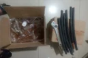 Polisi mengamankan pelaku pencurian usai membobol gudang perusahaan di Kawasan Industri Jababeka II, Cikarang Selatan, Kabupaten Bekasi. (Posnews/Cikarang Selatan)