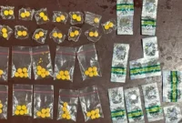 Polisi menangkap dua pengedar obat keras ilegal dan menyita ribuan obat daftar G di Kalideres, Jakarta Barat. Posnews/Polsek Kalideres)