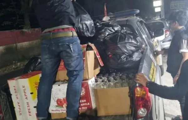Polisi menyita 1.134 botol miras ilegal dan menangkap seorang penjual di Ciseeng, Kabupaten Bogor. (Posnews/Polsek Parung)