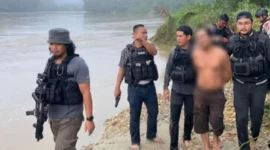 Tim gabungan kepolisian mengamankan terduga pelaku penyerangan terhadap anggota Satresnarkoba Polres Katingan dalam kasus yang menewaskan tiga personel Polri di Kalimantan Tengah. (Posnews/Polres Katingan)