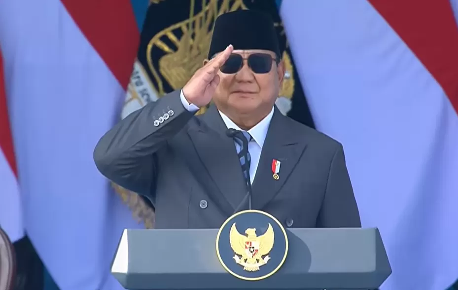 Presiden Prabowo Subianto menyampaikan amanat pada Upacara HUT Bhayangkara ke-80 di Lapangan Satlat Brimob Cikeas, Bogor, Rabu (1/7/2026), dengan menekankan pentingnya menjaga kepercayaan rakyat, menegakkan hukum secara adil, meningkatkan profesionalisme, dan memperkuat sinergi Polri. (Posnews/Ist)