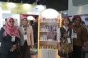 Paviliun Indonesia di Cosmobeauté Philippines 2026 menampilkan berbagai produk kosmetik nasional yang berhasil mencatat potensi transaksi sebesar Rp26,35 miliar di pasar Filipina. (Posnews/Kemendag)