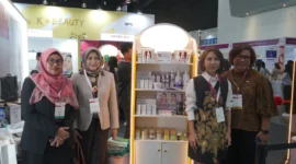 Paviliun Indonesia di Cosmobeauté Philippines 2026 menampilkan berbagai produk kosmetik nasional yang berhasil mencatat potensi transaksi sebesar Rp26,35 miliar di pasar Filipina. (Posnews/Kemendag)
