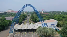 Pengendara sepeda motor Yamaha memasuki gerbang Ancol dalam program gratis tiket kendaraan pada Yamaha Family Day 2026 yang berlangsung 3-5 Juli 2026. (Posnews/Ancol)