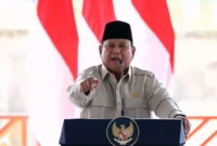 Presiden Prabowo Subianto memberikan arahan kepada birokrat, TNI, Polri, dan jaksa saat meresmikan Bendungan Meninting di Lombok Barat, NTB, sambil menegaskan pentingnya integritas dan pemberantasan korupsi. (Posnews/Tangkapan layar video Setpres)