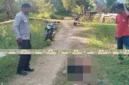 Polisi melakukan olah TKP usai duel parang yang menewaskan seorang pria di Desa Lalemba, Kecamatan Lawa, Kabupaten Muna Barat, Sulawesi Tenggara. (Posnews/Polsek Lawa)