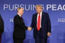 Langkah diplomasi mendadak Trump. Donald Trump menelepon Vladimir Putin selama 90 menit guna membahas jalan damai konflik Ukraina. Dok: Istimewa.