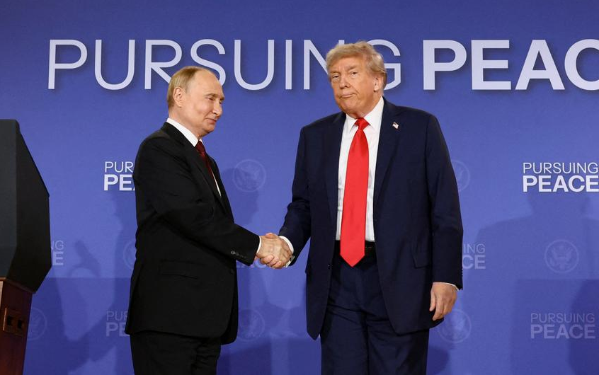 Langkah diplomasi mendadak Trump. Donald Trump menelepon Vladimir Putin selama 90 menit guna membahas jalan damai konflik Ukraina. Dok: Istimewa.