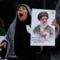 Lautan duka di Teheran. Puluhan ribu warga memadati kompleks Mosalla Teheran guna memberikan penghormatan terakhir kepada mendiang Ayatollah Ali Khamenei. Dok: Istimewa.