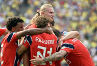Kejutan besar di Stadion MetLife. Dua gol telat Erling Haaland dan ketangguhan kiper Orjan Nyland membawa Norwegia menekuk Brasil 2-1 sekaligus mengamankan tiket perempat final perdana. Dok: Istimewa.