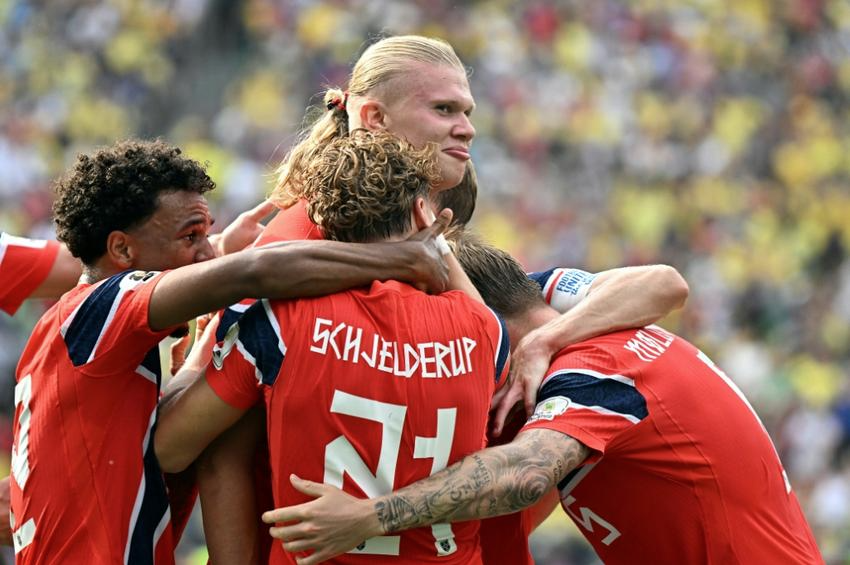Kejutan besar di Stadion MetLife. Dua gol telat Erling Haaland dan ketangguhan kiper Orjan Nyland membawa Norwegia menekuk Brasil 2-1 sekaligus mengamankan tiket perempat final perdana. Dok: Istimewa.