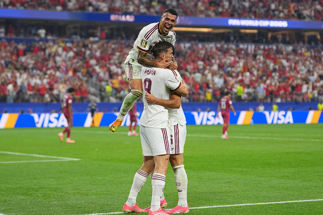 Sejarah baru tercipta di Piala Dunia. Gol dramatis Mikel Merino pada menit akhir membawa Spanyol menundukkan Portugal 1-0 sekaligus mengakhiri era keemasan Cristiano Ronaldo. Dok: Istimewa.